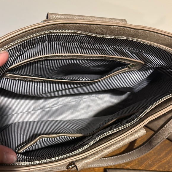 Kaari Blue Gray Shoulder Bag with Adjustable Strap and Minimalist Design - Picture 3 of 12